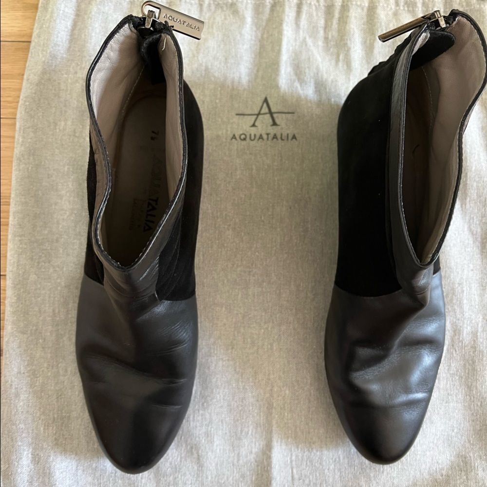 Aquatalia black suede leather wedge booties size 7.5
